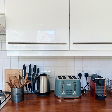 Portobello Dock Canalside Apartment London Bagian luar foto