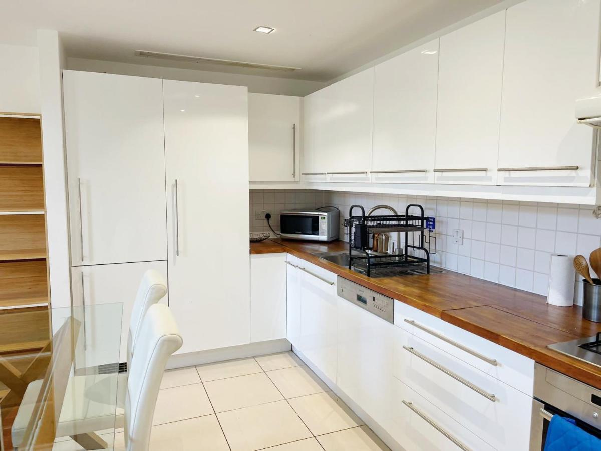 Portobello Dock Canalside Apartment London Bagian luar foto