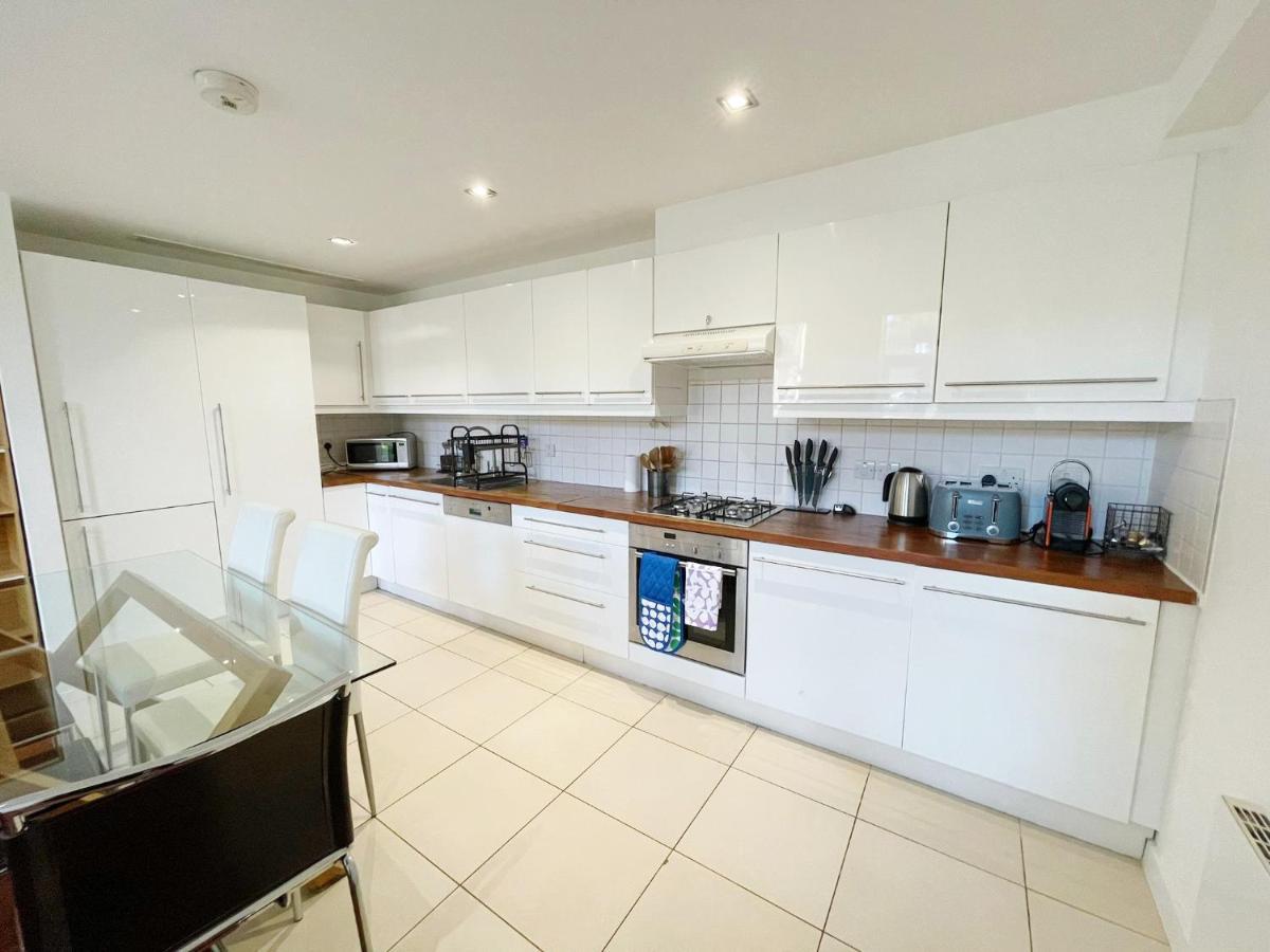 Portobello Dock Canalside Apartment London Bagian luar foto