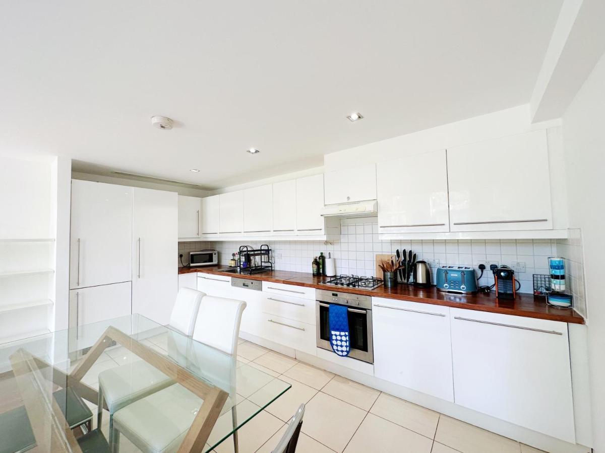 Portobello Dock Canalside Apartment London Bagian luar foto