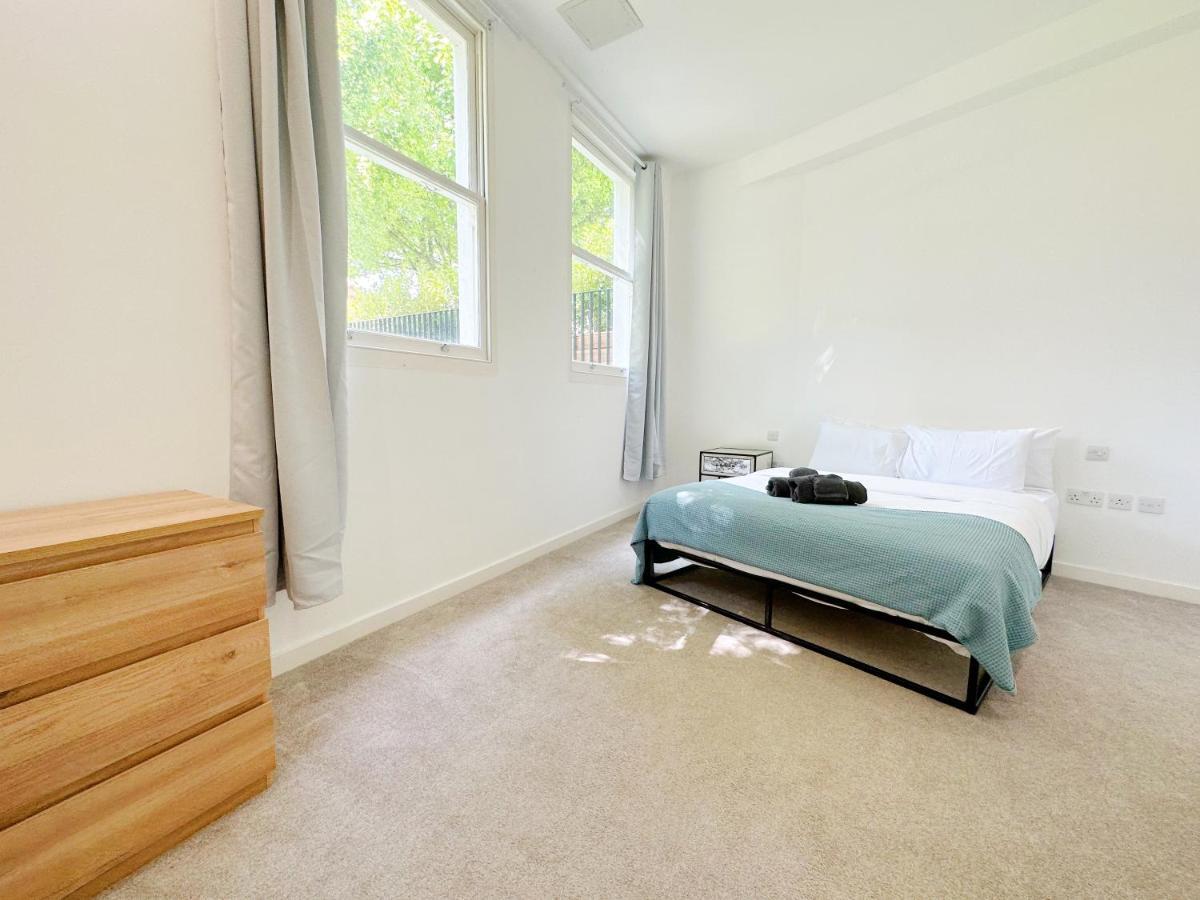 Portobello Dock Canalside Apartment London Bagian luar foto